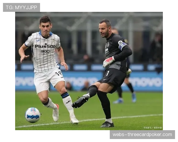 现场：亚特兰大前锋洛克曼一次成功的反越位纵深冲刺被吹罚无效