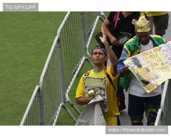 特写：伤愈复出首战即进球，洛卡特利滑跪庆祝宣泄压力